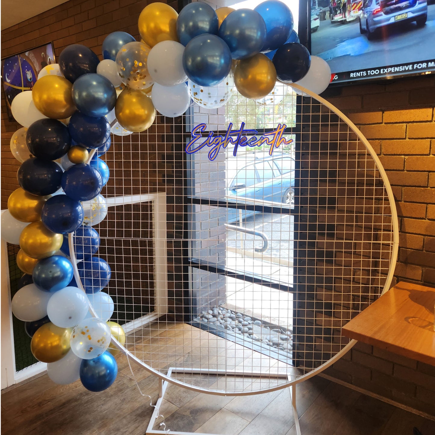 White Circle Balloon Mesh (HIRE)